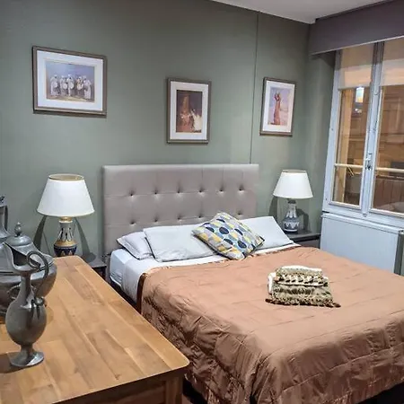 2 Bd 16th Arrondissement Trocadero Sleeps 4 To 6 Eiffel Tower * Parigi