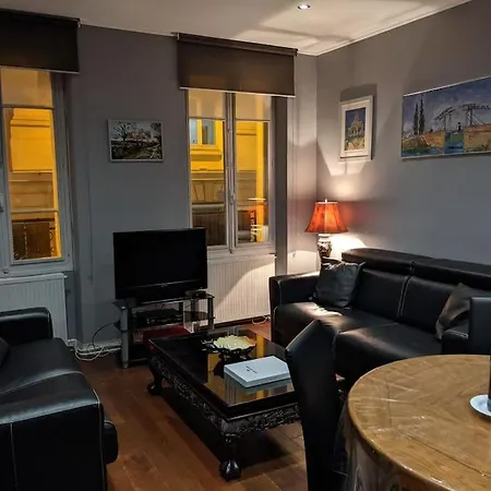 Appartamento 2 Bd 16th Arrondissement Trocadero Sleeps 4 To 6 Eiffel Tower Parigi