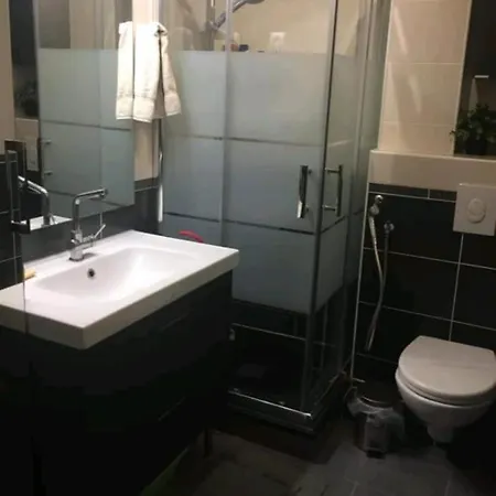 2 Bd 16th Arrondissement Trocadero Sleeps 4 To 6 Eiffel Tower Appartamento