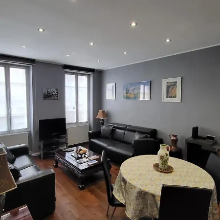 2 Bd 16th Arrondissement Trocadero Sleeps 4 To 6 Eiffel Tower Appartamento Parigi