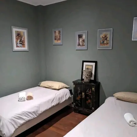 2 Bd 16th Arrondissement Trocadero Sleeps 4 To 6 Eiffel Tower Appartamento
