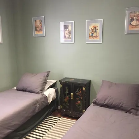 2 Bd 16th Arrondissement Trocadero Sleeps 4 To 6 Eiffel Tower Parigi