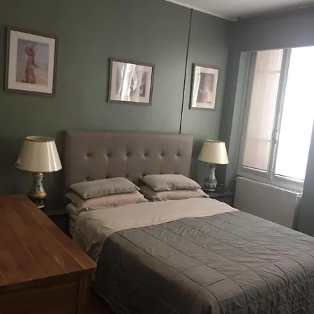 2 Bd 16th Arrondissement Trocadero Sleeps 4 To 6 Eiffel Tower Appartamento