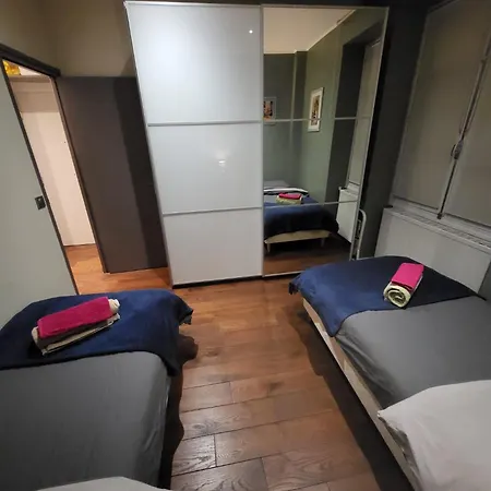 2 Bd 16th Arrondissement Trocadero Sleeps 4 To 6 Eiffel Tower * Parigi