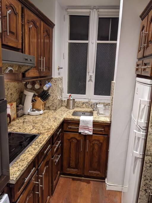 2 Bd 16th Arrondissement Trocadero Sleeps 4 To 6 Eiffel Tower Parigi