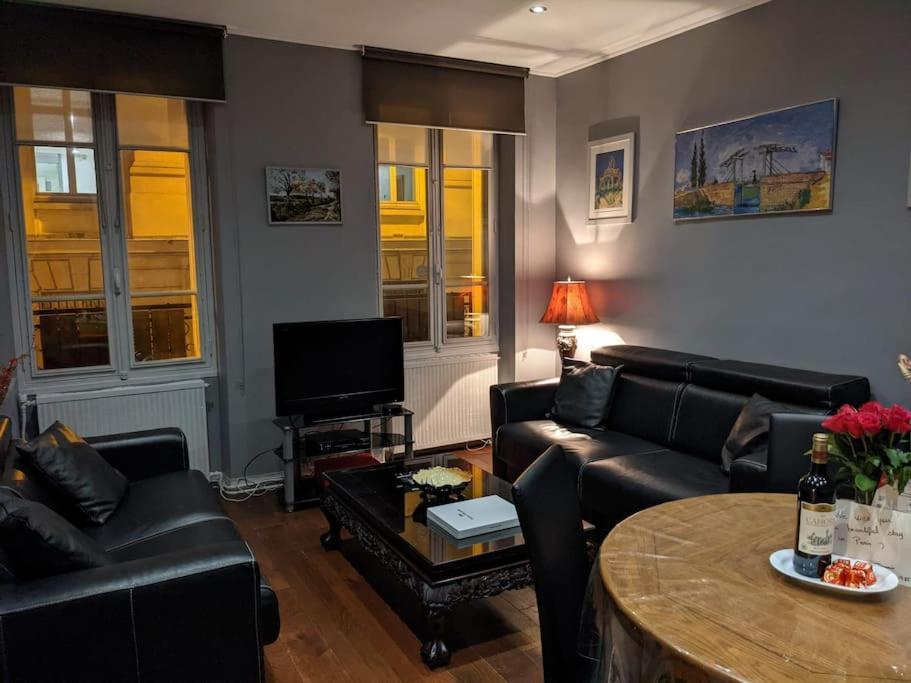 Appartamento 2 Bd 16th Arrondissement Trocadero Sleeps 4 To 6 Eiffel Tower Parigi