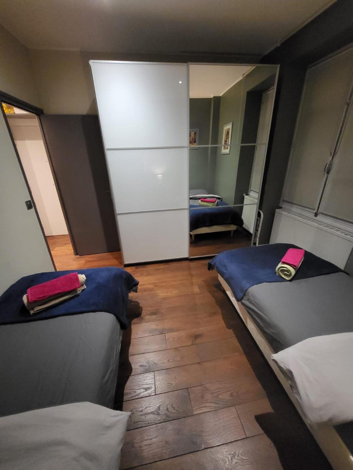2 Bd 16th Arrondissement Trocadero Sleeps 4 To 6 Eiffel Tower * Parigi