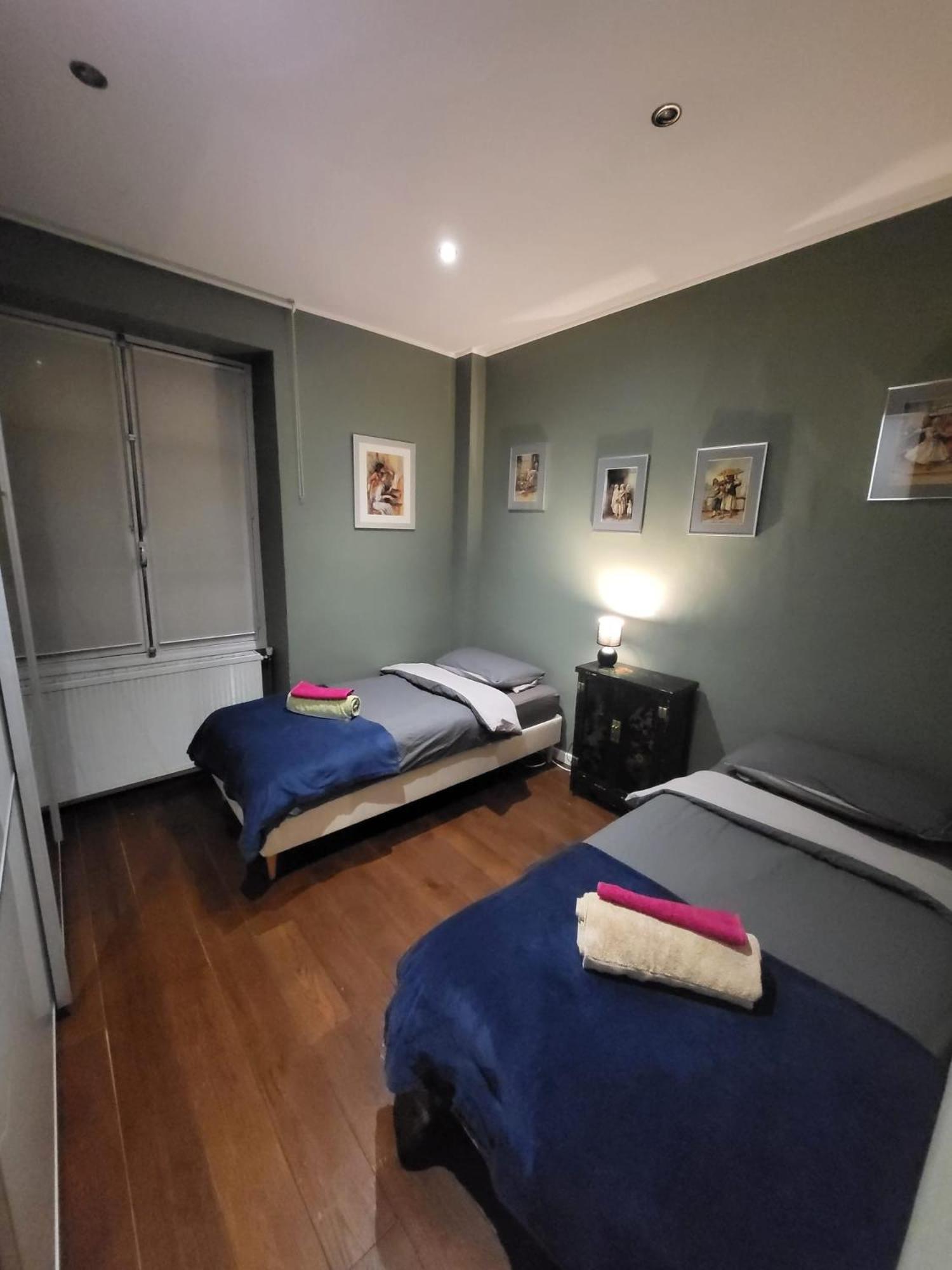 2 Bd 16th Arrondissement Trocadero Sleeps 4 To 6 Eiffel Tower